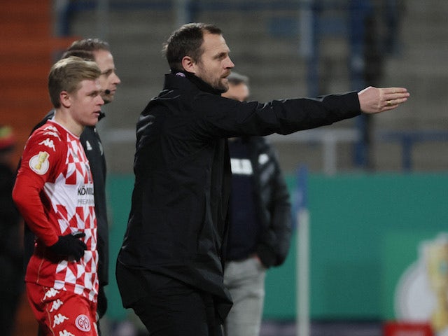 allenatore del Mainz 05 Bo Svensson reagisce il 18 gennaio 2022