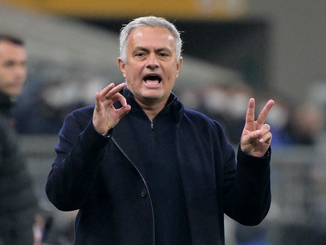 allenatore della Roma Jose Mourinho reagisce l'8 febbraio 2022