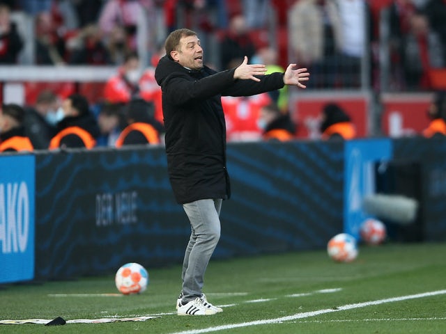 allenatore di Arminia Bielefeld Frank Kramer reagisce il 26 febbraio 2022