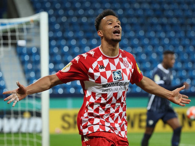 Karim Onisiwo del Mainz 05 festeggia il suo primo gol il 18 gennaio 2022