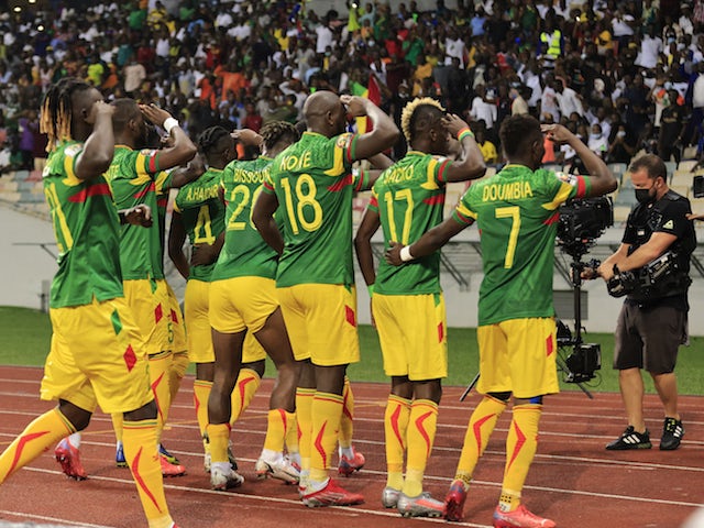 I giocatori del Mali festeggiano il loro primo gol segnato da Massadio Haidara il 20 gennaio 2022