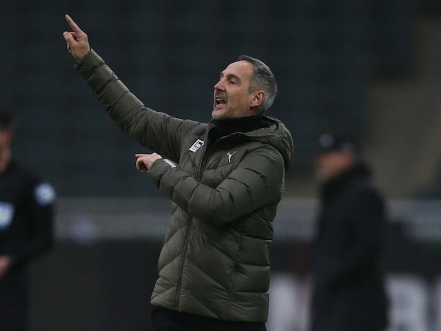 Adi Hutter, allenatore del Borussia Monchengladbach, reagisce il 22 gennaio 2022