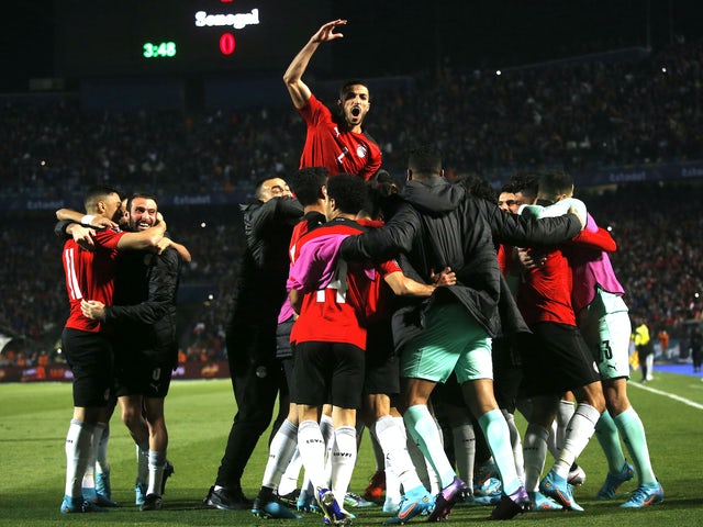 I giocatori egiziani festeggiano dopo che Saliou Ciss del Senegal ha segnato un autogol il 25 marzo 2022