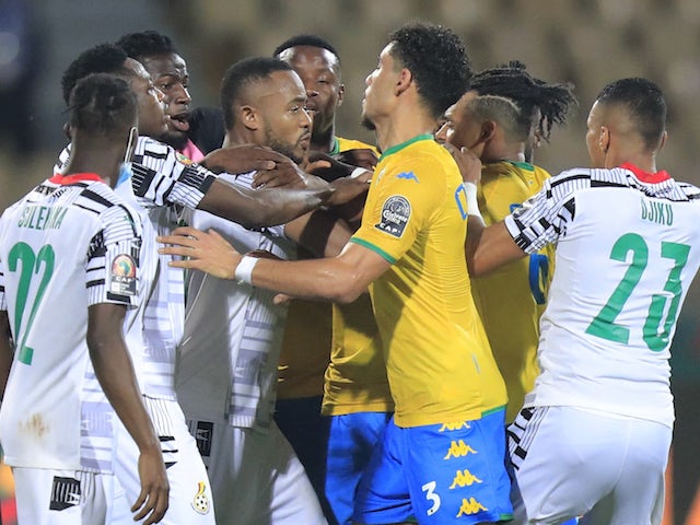 I giocatori si scontrano dopo la partita tra Gabon e Ghana del 14 gennaio 2022