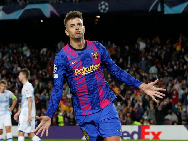 Gerard Pique festeggia il gol del Barcellona nell'ottobre 2021