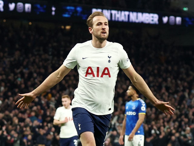 Harry Kane festeggia il gol del Tottenham Hotspur contro l'Everton il 7 marzo 2022