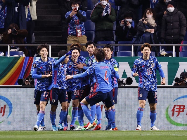 Il 1° febbraio 2022 il giapponese Takumi Minamino festeggia il suo primo gol con i compagni di squadra
