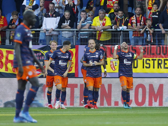 Stephy Mavididi del Montpellier festeggia il primo gol con i compagni il 17 ottobre 2021