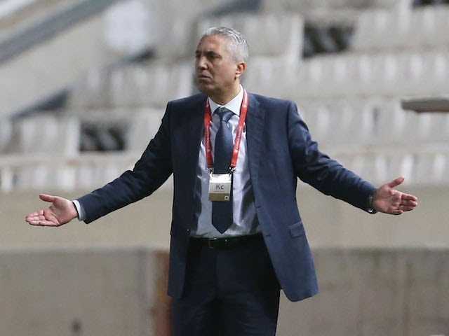 allenatore di Cipro Nikos Kostenoglou durante la partita del 24 marzo 2021