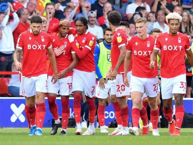Max Lowe del Nottingham Forest festeggia il suo primo gol contro il Millwall nel campionato il 25 settembre 2021