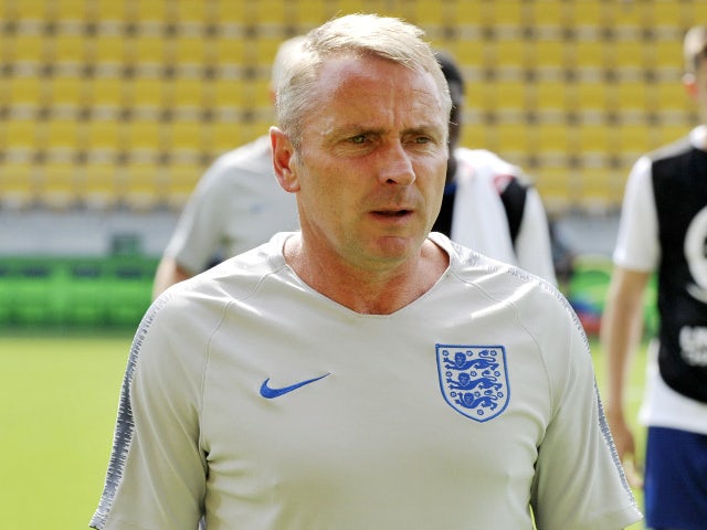 allenatore dell'Inghilterra U19 Paul Simpson il 26 luglio 2018