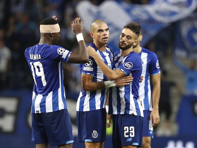 Chancel Mbemba, Joao Mario e Pepe del Porto festeggiano dopo la partita del 19 ottobre 2021