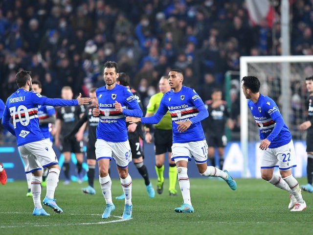 Abdelhamid Sabiri della Samp festeggia il primo gol con Simone Trimboli e Antonio Candreva il 12 marzo 2022