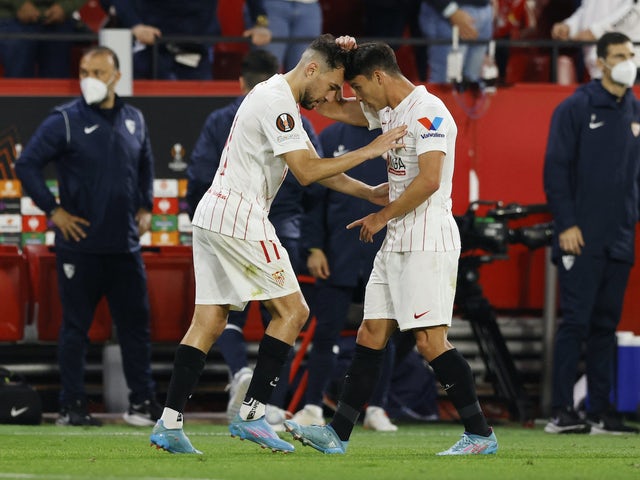 Il Munir di Siviglia festeggia il suo primo gol con Oliver Torres il 10 marzo 2022